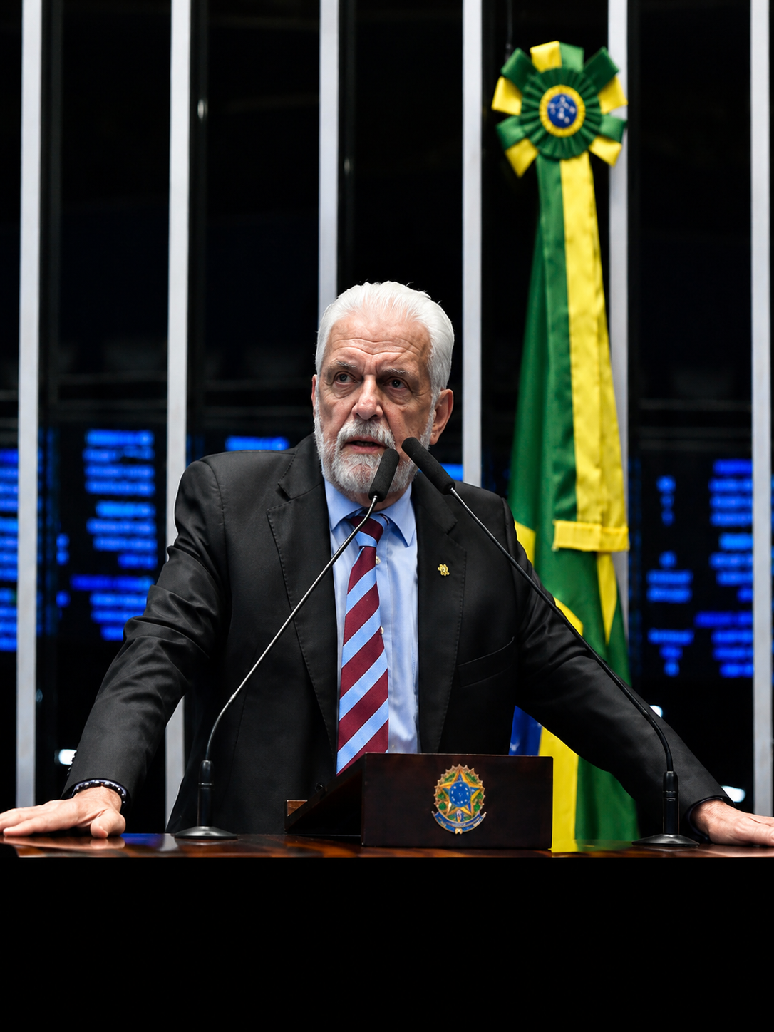 JAQUES WAGNER PARTE PARA O ATAQUE, IRONIZA ACM NETO E DIZ QUE A BAHIA PRECISA DE HOSPITAL, NÃO DE “ PIX DA SAÚDE”