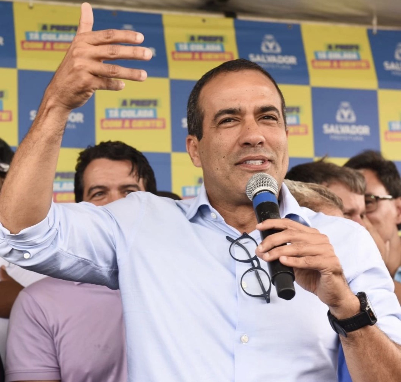 BRUNO REIS TERIA ARTICULADO DESISTÊNCIAS PARA FREAR CRESCIMENTO DE CARLOS MUNIZ