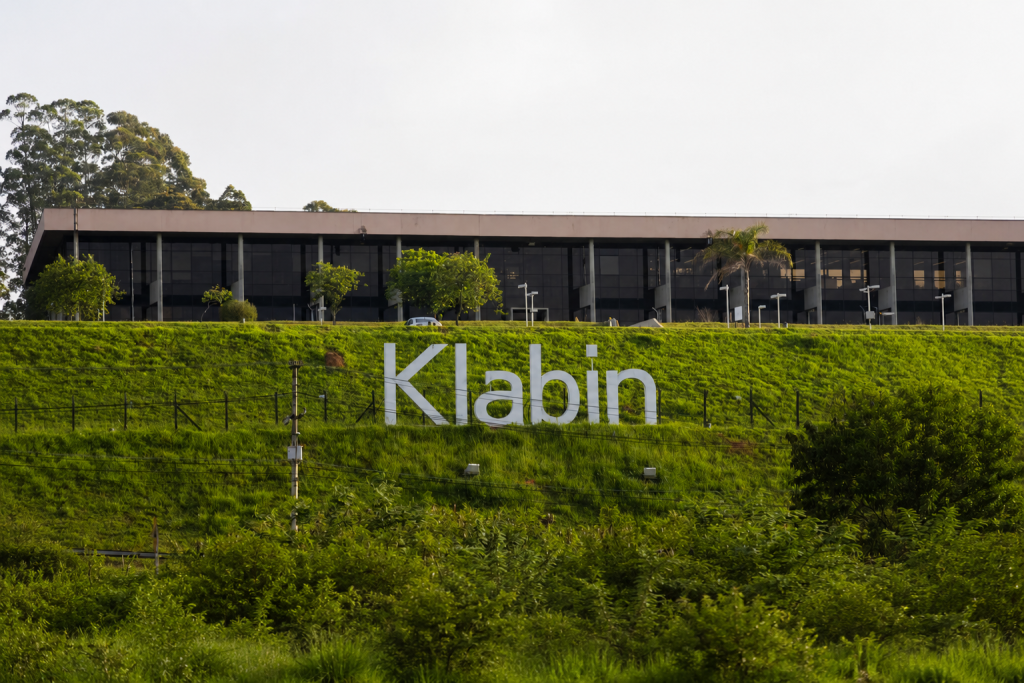 lucro-da-klabin-cai-34%-no-segundo-trimestre-de-2026